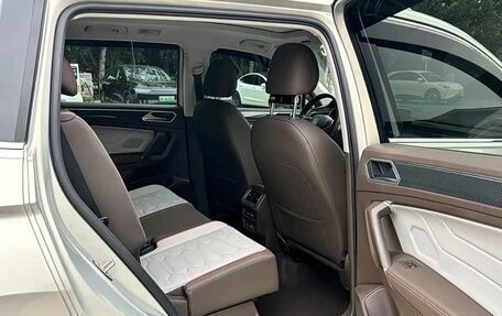 Volkswagen Tiguan II, 2021 год, 3 395 000 рублей, 6 фотография