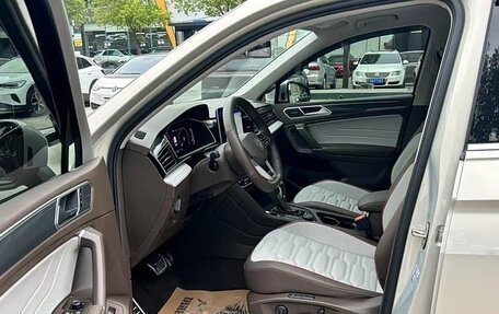 Volkswagen Tiguan II, 2021 год, 3 395 000 рублей, 5 фотография