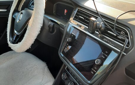 Volkswagen Tiguan II, 2019 год, 2 700 000 рублей, 6 фотография