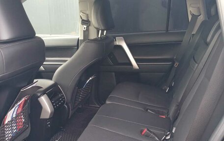 Toyota Land Cruiser Prado 150 рестайлинг 2, 2020 год, 7 500 000 рублей, 11 фотография
