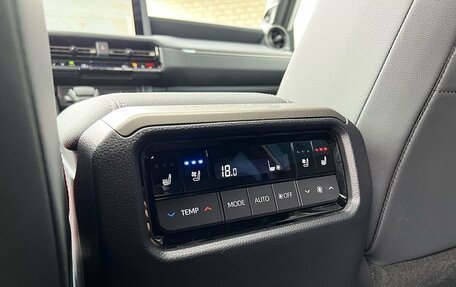 Toyota Land Cruiser Prado, 2024 год, 10 999 000 рублей, 29 фотография