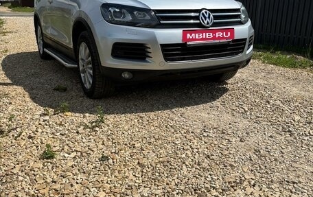 Volkswagen Touareg III, 2011 год, 1 690 000 рублей, 2 фотография