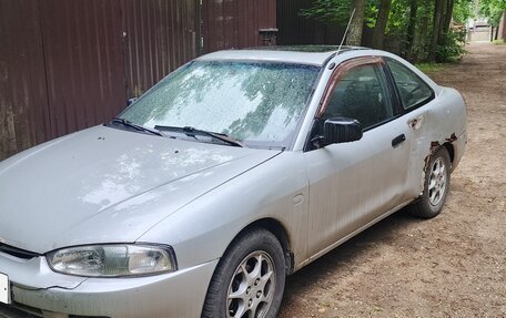 Mitsubishi Mirage VI рестайлинг, 2001 год, 110 000 рублей, 3 фотография