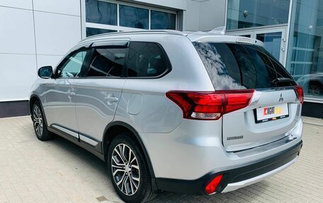 Mitsubishi Outlander III рестайлинг 3, 2017 год, 1 850 000 рублей, 7 фотография