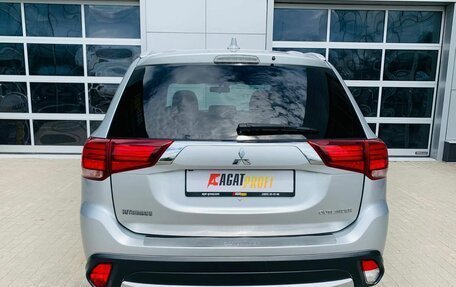 Mitsubishi Outlander III рестайлинг 3, 2017 год, 1 850 000 рублей, 6 фотография