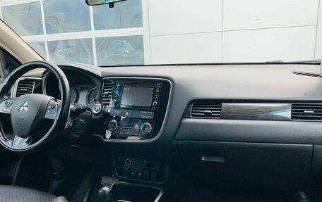 Mitsubishi Outlander III рестайлинг 3, 2017 год, 1 850 000 рублей, 11 фотография
