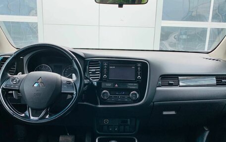 Mitsubishi Outlander III рестайлинг 3, 2017 год, 1 850 000 рублей, 19 фотография