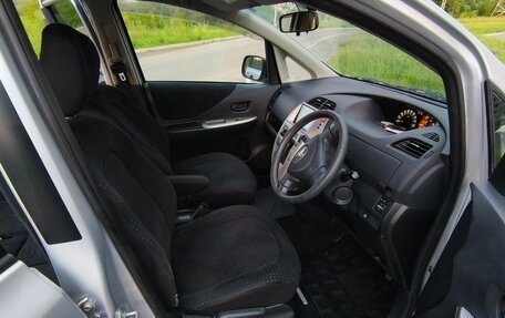 Toyota Ractis I, 2009 год, 750 000 рублей, 9 фотография