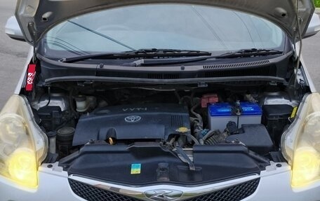 Toyota Ractis I, 2009 год, 750 000 рублей, 32 фотография