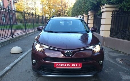 Toyota RAV4, 2015 год, 2 400 000 рублей, 4 фотография