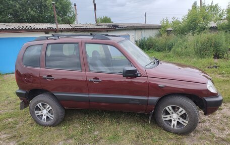 Chevrolet Niva I рестайлинг, 2005 год, 415 000 рублей, 2 фотография