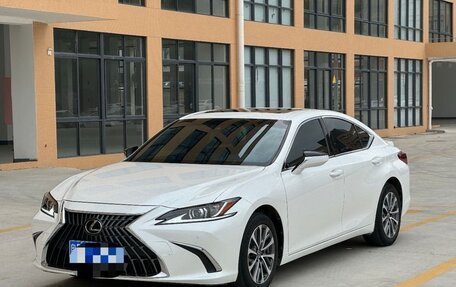 Lexus ES VII, 2022 год, 4 350 000 рублей, 1 фотография