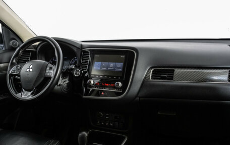 Mitsubishi Outlander III рестайлинг 3, 2020 год, 2 999 000 рублей, 9 фотография