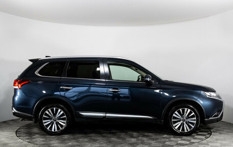 Mitsubishi Outlander III рестайлинг 3, 2020 год, 2 999 000 рублей, 4 фотография