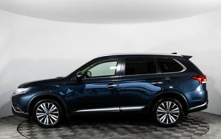 Mitsubishi Outlander III рестайлинг 3, 2020 год, 2 999 000 рублей, 8 фотография