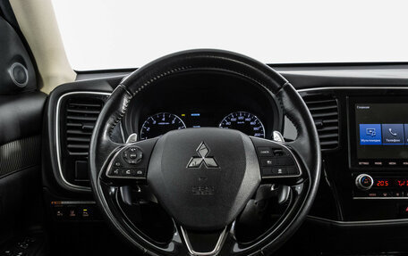 Mitsubishi Outlander III рестайлинг 3, 2020 год, 2 999 000 рублей, 12 фотография