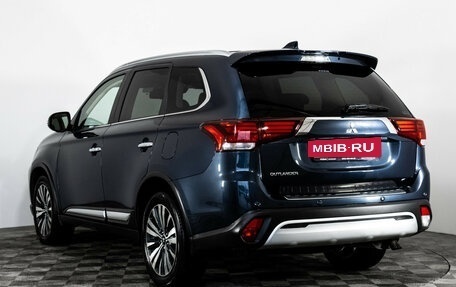 Mitsubishi Outlander III рестайлинг 3, 2020 год, 2 999 000 рублей, 7 фотография