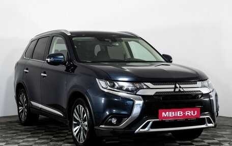 Mitsubishi Outlander III рестайлинг 3, 2020 год, 2 999 000 рублей, 3 фотография