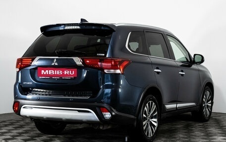 Mitsubishi Outlander III рестайлинг 3, 2020 год, 2 999 000 рублей, 5 фотография