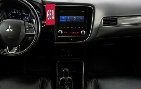 Mitsubishi Outlander III рестайлинг 3, 2020 год, 2 999 000 рублей, 14 фотография