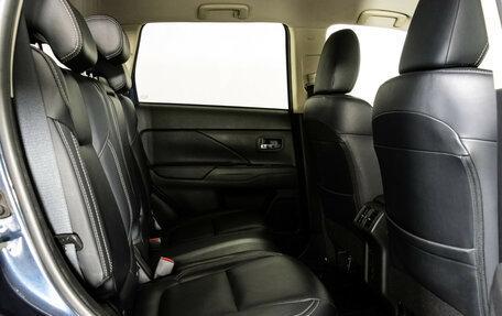 Mitsubishi Outlander III рестайлинг 3, 2020 год, 2 999 000 рублей, 19 фотография