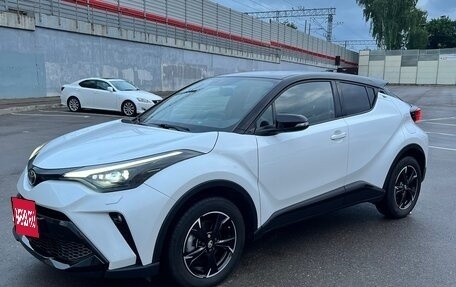 Toyota C-HR I рестайлинг, 2022 год, 3 550 000 рублей, 2 фотография