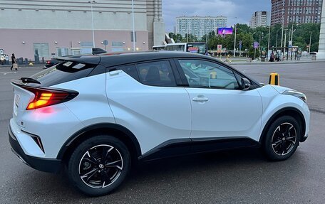 Toyota C-HR I рестайлинг, 2022 год, 3 550 000 рублей, 7 фотография