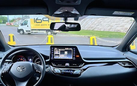 Toyota C-HR I рестайлинг, 2022 год, 3 550 000 рублей, 11 фотография