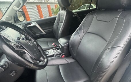 Toyota Land Cruiser Prado 150 рестайлинг 2, 2020 год, 4 900 000 рублей, 9 фотография
