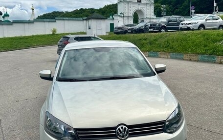 Volkswagen Polo VI (EU Market), 2013 год, 710 000 рублей, 2 фотография