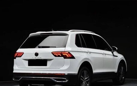 Volkswagen Tiguan II, 2022 год, 3 080 000 рублей, 3 фотография