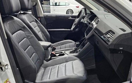 Volkswagen Tiguan II, 2022 год, 3 080 000 рублей, 8 фотография