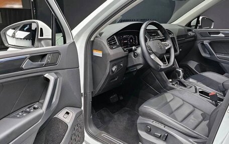 Volkswagen Tiguan II, 2022 год, 3 080 000 рублей, 7 фотография