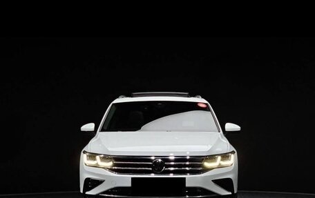 Volkswagen Tiguan II, 2022 год, 3 080 000 рублей, 2 фотография