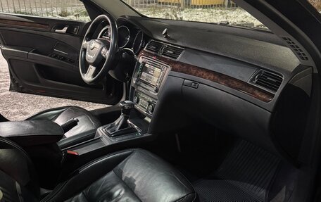 Skoda Superb III рестайлинг, 2011 год, 1 500 000 рублей, 32 фотография