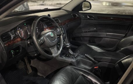 Skoda Superb III рестайлинг, 2011 год, 1 500 000 рублей, 33 фотография