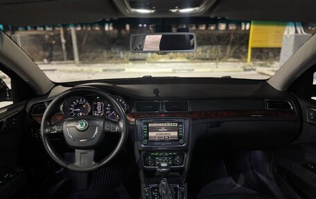Skoda Superb III рестайлинг, 2011 год, 1 500 000 рублей, 31 фотография