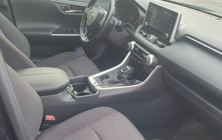 Toyota RAV4, 2021 год, 4 100 000 рублей, 3 фотография