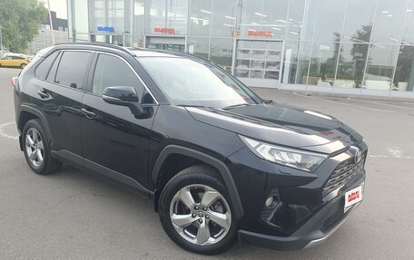 Toyota RAV4, 2021 год, 4 100 000 рублей, 4 фотография