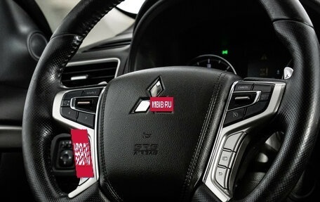 Mitsubishi Pajero Sport III рестайлинг, 2018 год, 2 599 000 рублей, 13 фотография