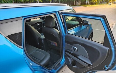 KIA Soul II рестайлинг, 2017 год, 1 800 000 рублей, 34 фотография