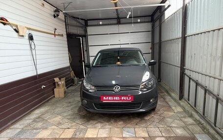Volkswagen Polo VI (EU Market), 2011 год, 700 000 рублей, 2 фотография