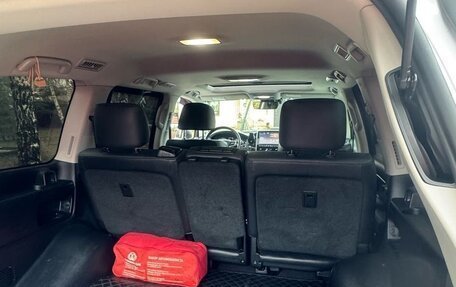 Toyota Land Cruiser 200, 2017 год, 5 300 000 рублей, 3 фотография