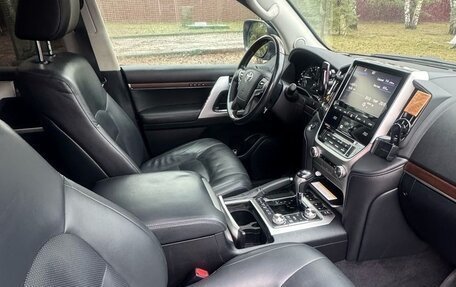 Toyota Land Cruiser 200, 2017 год, 5 300 000 рублей, 4 фотография