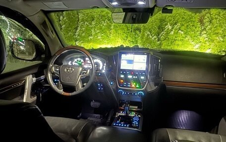 Toyota Land Cruiser 200, 2017 год, 5 300 000 рублей, 6 фотография