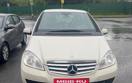 Mercedes-Benz A-Класс, 2011 год, 790 000 рублей, 2 фотография