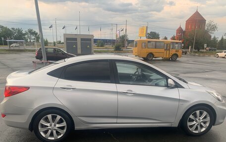 Hyundai Solaris II рестайлинг, 2011 год, 820 000 рублей, 5 фотография