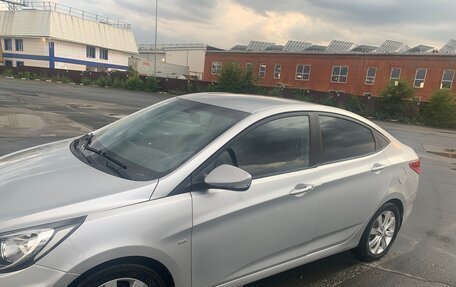 Hyundai Solaris II рестайлинг, 2011 год, 820 000 рублей, 2 фотография