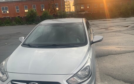 Hyundai Solaris II рестайлинг, 2011 год, 820 000 рублей, 3 фотография