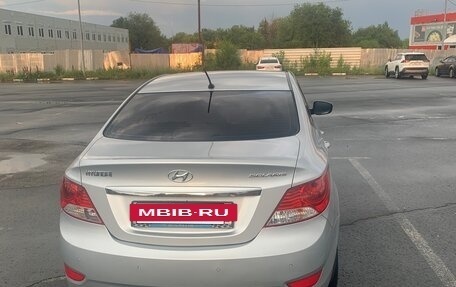 Hyundai Solaris II рестайлинг, 2011 год, 820 000 рублей, 4 фотография